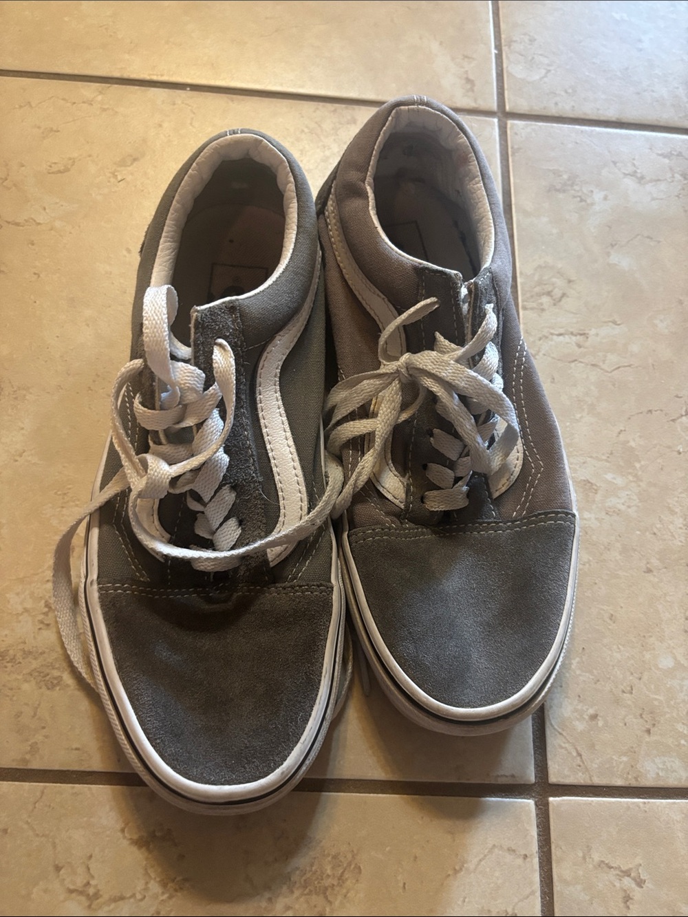 Vans Women's Gray and White Low-Top Sneakers
